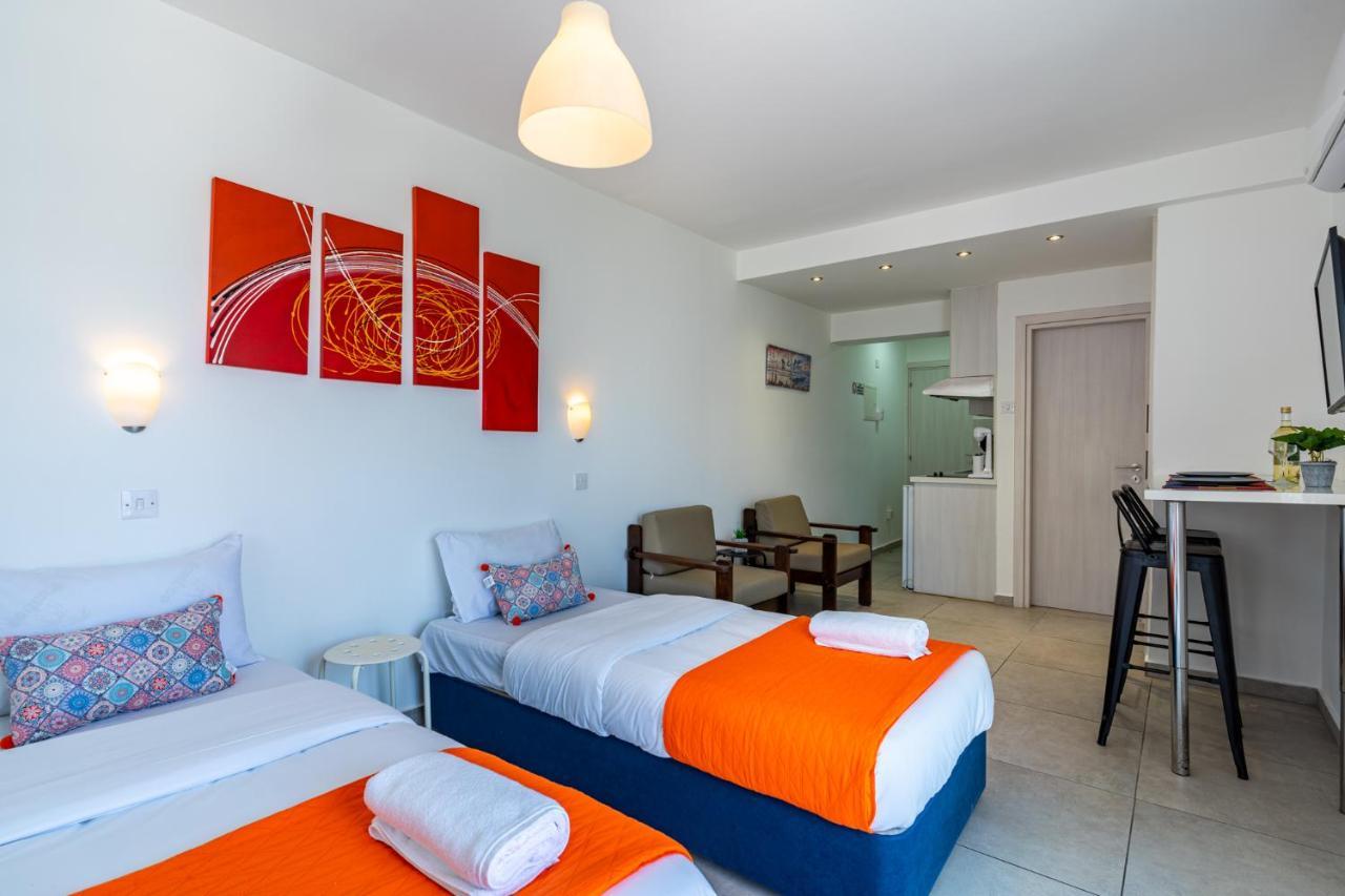 Apartment Tangerine With Pool In *